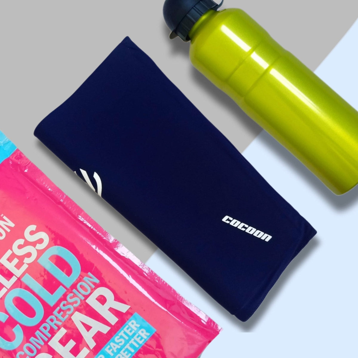 Cocoon sleeve with its carry bag