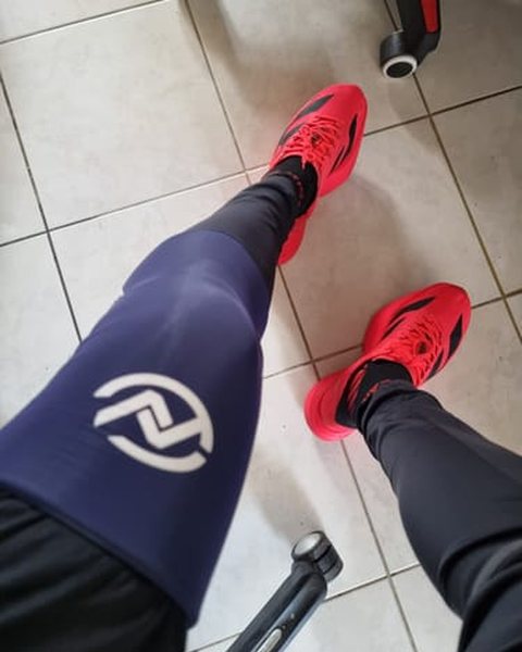A customer wearing the Cocoon knee sleeve